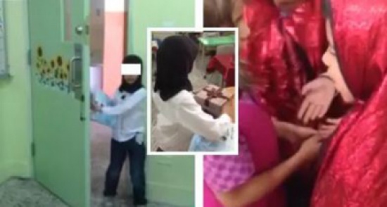 شاهد.. معلم يٌلبس طلابه الذكور ملابس فتيات لشرح درس!