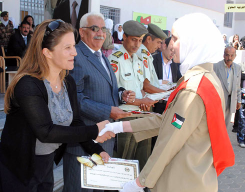 تخريج الفوج السابع من طالبات التدريب العسكري في مدرسة القادسية الاساسية للبنات تخريج الفوج السابع من طالبات التدريب العسكري في مدرسة القادسية الاساسية للبنات