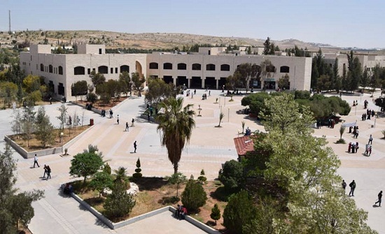 فريق طبي من كلية الطب"الهاشمية" يستأصل ورم ليفي