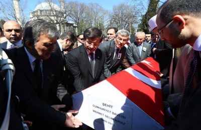 داود أوغلو يتوعد قتلة المدعي العام التركي