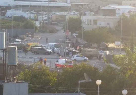 دهس 3 جنود اسرائيليين في الخليل وفرار السائق دهس 3 جنود اسرائيليين في الخليل وفرار السائق