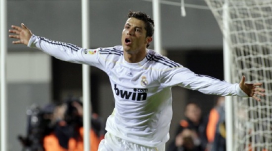 ريال مدريد يحتفل بتمديد عقد كريستيانو رونالدو حتى 2018 ريال مدريد يحتفل بتمديد عقد كريستيانو رونالدو حتى 2018