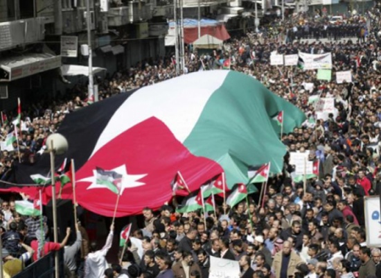 الحراكات تتظاهر الجمعة تحت شعار "إحنا الشعب الخط الأحمر" الحراكات تتظاهر الجمعة تحت شعار "إحنا الشعب الخط الأحمر"