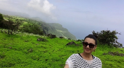 بالصور:الفنانة هيفاء حسين في رحلة الى جبال عمان