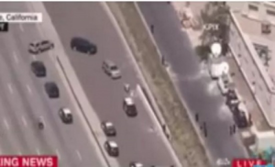 لحظة اضطرار ترامب تغير اتجاه موكبه ونزوله من السيارة وإكمال الطريق سيرًا على الأقدام