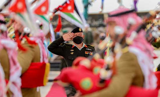 الملك: اليوم هو يوم الجباه المرفوعة المزينة بشعار الجيش