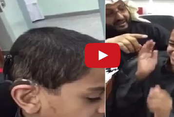 شاهد.. ​​رد فعل طفل يسمع الأصوات لأول مرة