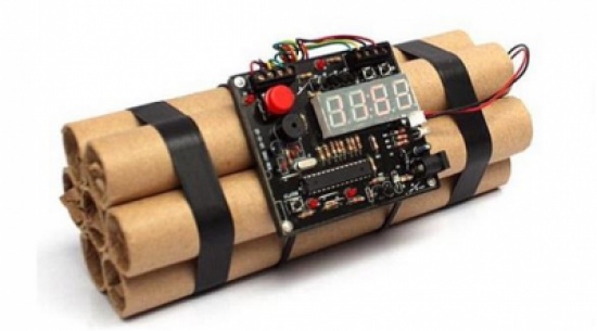 إخلاء مطار كندي بسبب منبه على شكل قنبلة موقوتة