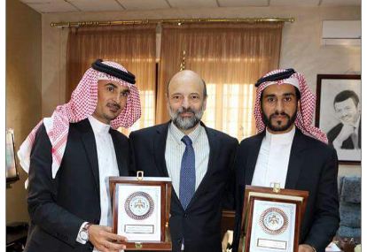 الرزاز يكرم الشاعرين المساعيد والعظامات