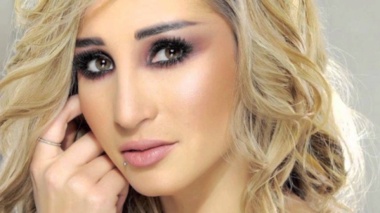 بعد طلاقها..مايا نعمة تنشر صورة جريئة لها