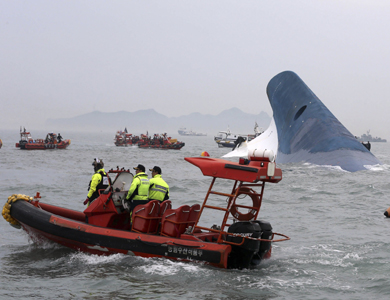 قتيل و100 مفقود جراء غرق سفينة ركاب كورية جنوبية