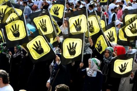 الإفراج عن المعلم المتهم بلصق شعار ''رابعة'' على سيارته