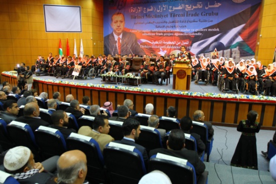 الجامعة الإسلامية بغزة تخرج الفوج الأول من طلبة مشروع إرادة