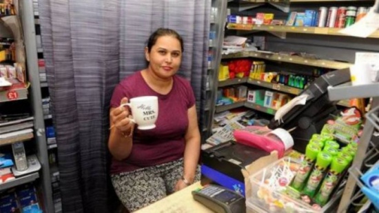 هاجمها بسكين بهدف السرقة.. فطلبت منه الانتظار والسبب؟