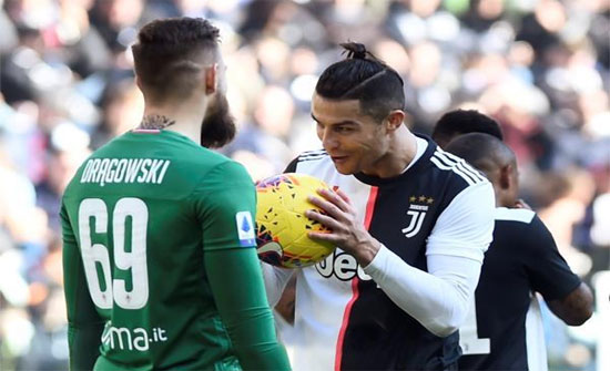 بالصور.. رونالدو يقود يوفنتوس لتخطي عقبة فيورنتينا بالصور.. رونالدو يقود يوفنتوس لتخطي عقبة فيورنتينا