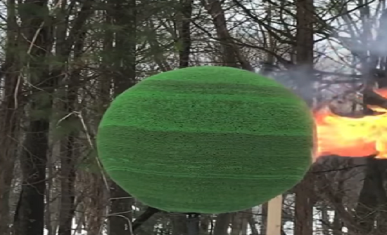 بالفيديو : شاهد ما يحدث عند حرق 42 ألف عود ثقاب