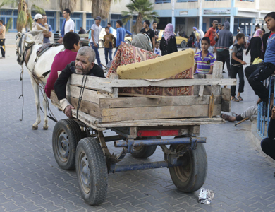 آلاف الفلسطينيين ينزحون من مناطقهم مع بدء التوغل البري الإسرائيلي