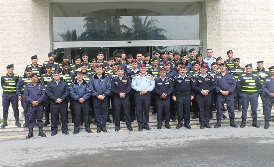 مقابلة يكرم عددا من الضباط وضباط الصف والأفراد من مرتبات شرطة النجدة مقابلة يكرم عددا من الضباط وضباط الصف والأفراد من مرتبات شرطة النجدة