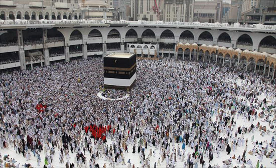 انتحار شخص ألقى بنفسه من سطح المسجد الحرام في مكة- (صور وفيديو)