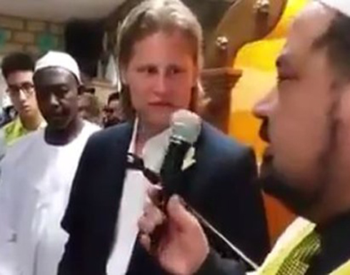 صحفي ألماني شهير يعلن إسلامه أول أيام العيد (فيديو)