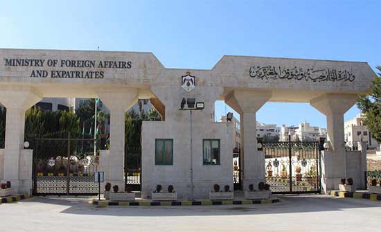 الخارجية: تسهيل إجراءات عبور أكثر من 500 أردني من أوكرانيا الخارجية: تسهيل إجراءات عبور أكثر من 500 أردني من أوكرانيا