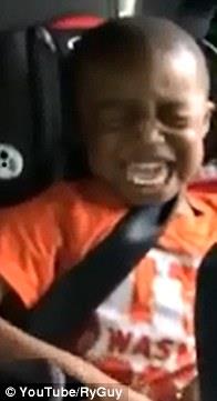 رد فعل لأطفال فاجأهم والدهم برحلة إلى "عالم ديزني"