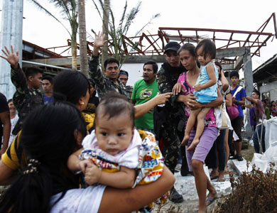 الفلبين تدعو إلى الهدوء وسط أعمال نهب بعد الإعصار هايان