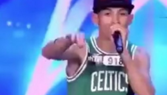 بالفيديو - بعد الضجة الكبيرة بتلعثمه في Arabs got talent.. المشترك المغربي خاض تجربة أخرى شاهدوا ماذا فعل!؟ بالفيديو - بعد الضجة الكبيرة بتلعثمه في Arabs got talent.. المشترك المغربي خاض تجربة أخرى شاهدوا ماذا فعل!؟