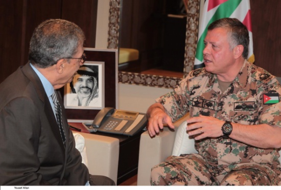 الملك يستقبل عمرو موسى