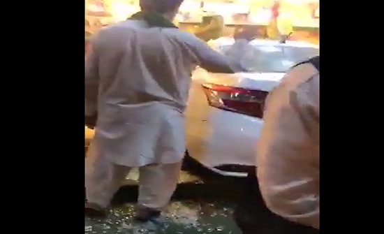 بالفيديو: كشف حقيقة مقطع إقتحام امرأة لـ محال خضراوات في بيشة بسيارتها