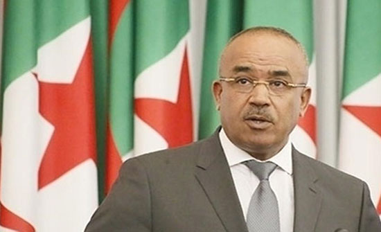 بالفيديو : محادثات لتشكيل الحكومة الجزائرية واحتجاجات لعمال شركات النفط