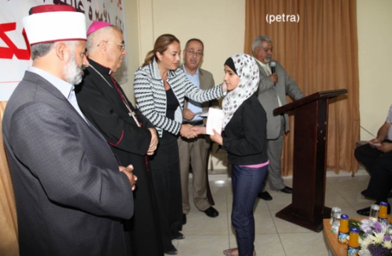توزيع حقائب مدرسية على 200 طالبا محتاجا بلواء فقوع