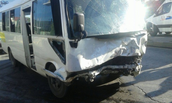 بالصور : وفاة و 14 اصابة  اثر حادث تصادم مروع بعمان