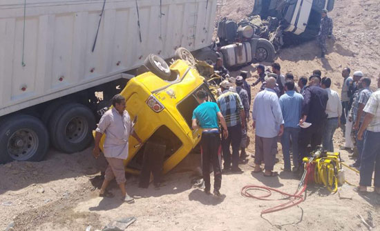 عاجل : وفيات وإصابات في حادث تصادم بين تريلا وباص في العقبة .. صور عاجل : وفيات وإصابات في حادث تصادم بين تريلا وباص في العقبة .. صور