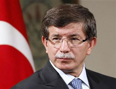 داود أوغلو يلتقي عددا من كبار المسؤولين القطريين في الدوحة