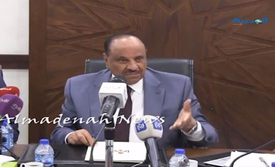 وزير الداخلية يرأس اجتماعا للتعريف بأهمية الاشتراك بالضمان