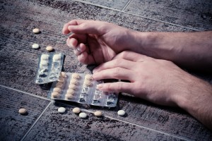 شاب يحاول الإنتحار بشربه 200 حبه ريفانين شاب يحاول الإنتحار بشربه 200 حبه ريفانين