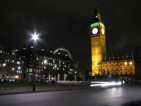 الصحف البريطانية تتحدث عن مصري يقبض على سارق محل في لندن