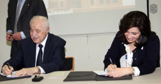 خلال مذكرة تفاهم بين المجموعة ومؤسسة الأميرة تغريد لتنمية الفنون والحرف خلال مذكرة تفاهم بين المجموعة ومؤسسة الأميرة تغريد لتنمية الفنون والحرف