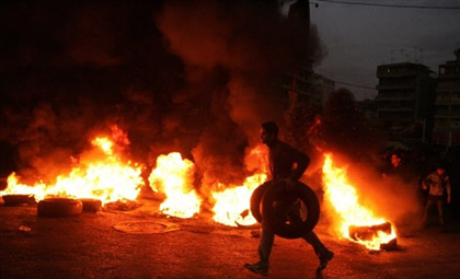 اغلاق طريق غريسا - الزرقاء بسبب انقطاع التيار الكهربائي