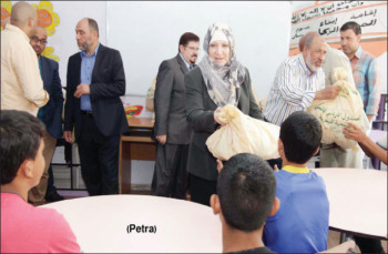 توزيع كابونات وطرود تموينية على اسر فقيرة في الاغوار الشمالية