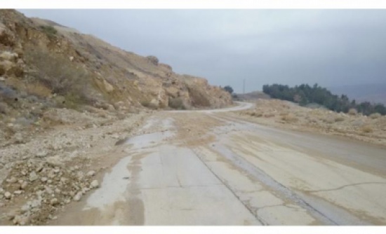 أشغال الكرك تؤكد عزمها تركيب لوحات ارشادية على طرق الأغوار الجنوبية