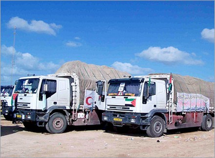 الهيئة الخيرية تسير قافلة مساعدات انسانية الى قطاع غزة