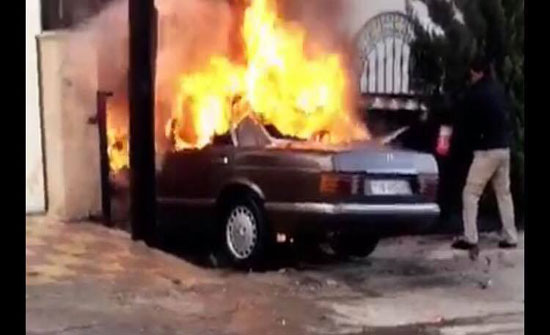 أخماد حريق مركبة داخل عمارة أخماد حريق مركبة داخل عمارة