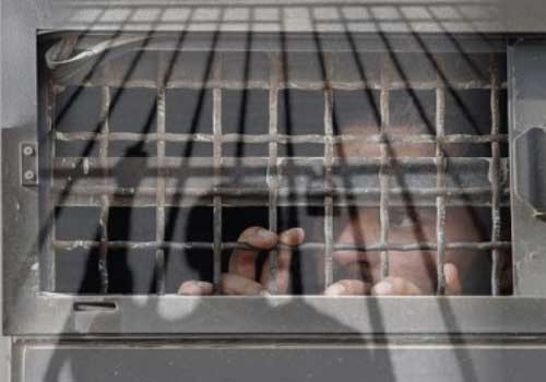 الاحتلال "الإسرائيلي" يحتجز 130 أسيرًا سرًّا