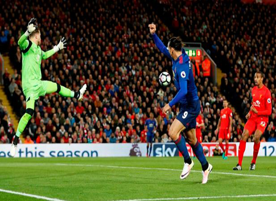 مانشستر يونايتد يخطف نقطة ثمينة من ملعب آنفيلد