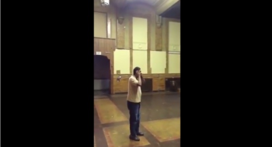 فيديو| هذا ما فعله شاب كويتي بكنسية بعد شرائها