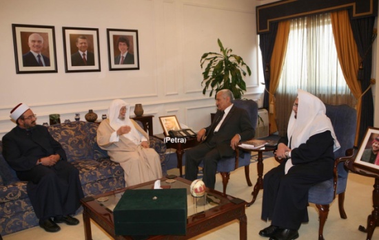 النسور يستقبل الأمين العام لرابطة العالم الإسلامي النسور يستقبل الأمين العام لرابطة العالم الإسلامي