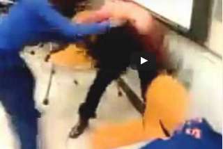 شاهد.. مشاجرة بين فتاتين تنتهي بشيء غير متوقع