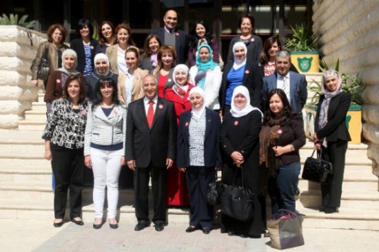 إطلاق مشروع  "أنـا هــنـا"  لتوجيه  الإناث في "الأردنية"